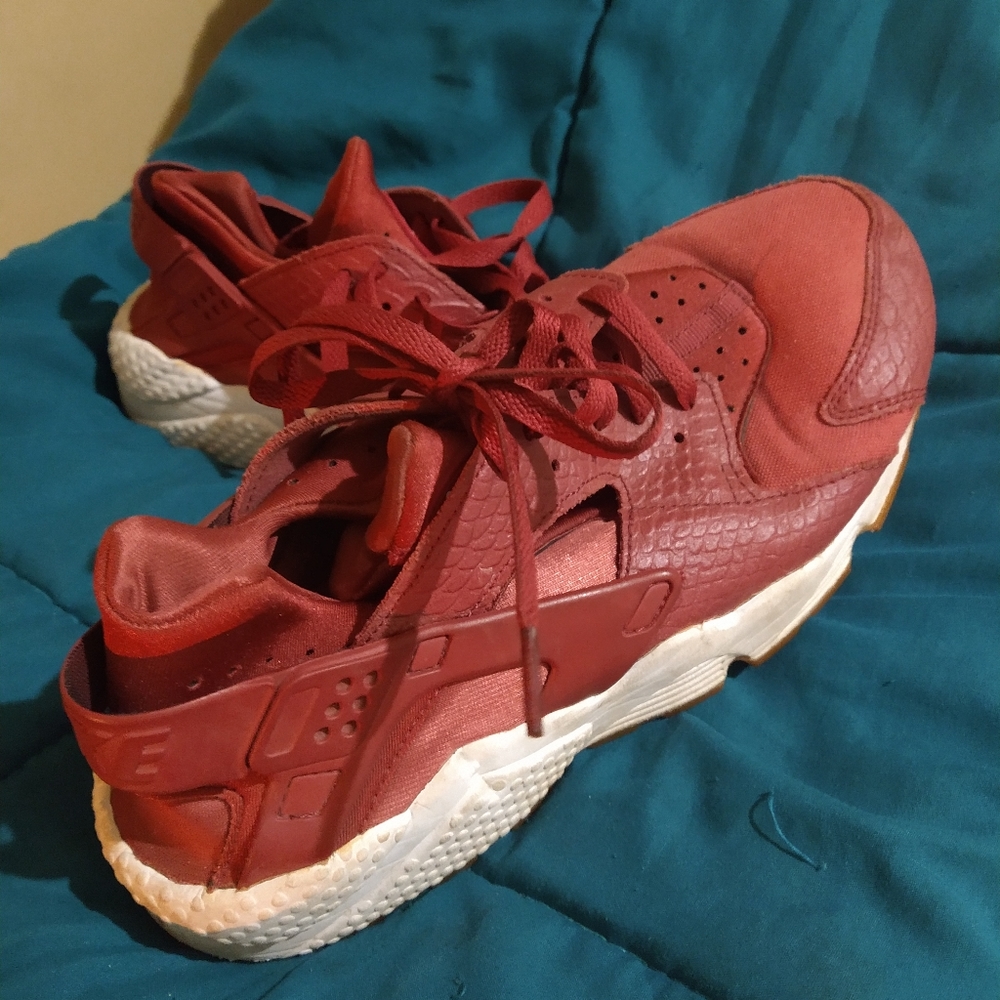 🍒 RED🍒 Nike Air Huarache Shoes Size 10